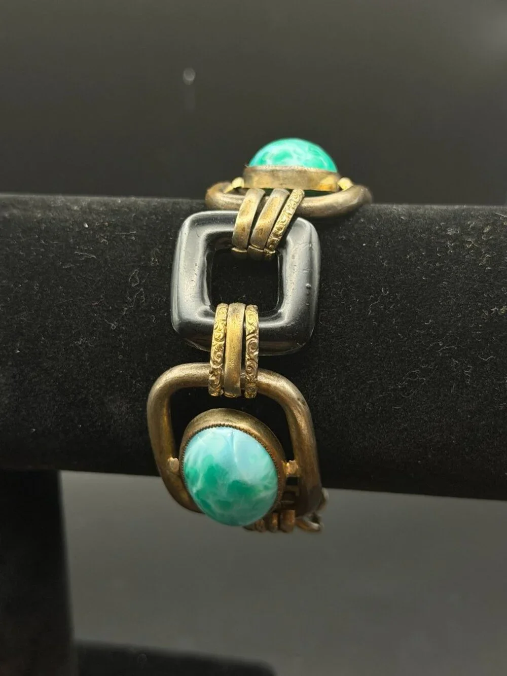 VTG BOHO Victorian Revival brass link bracelet green lucite moon glow stones 8